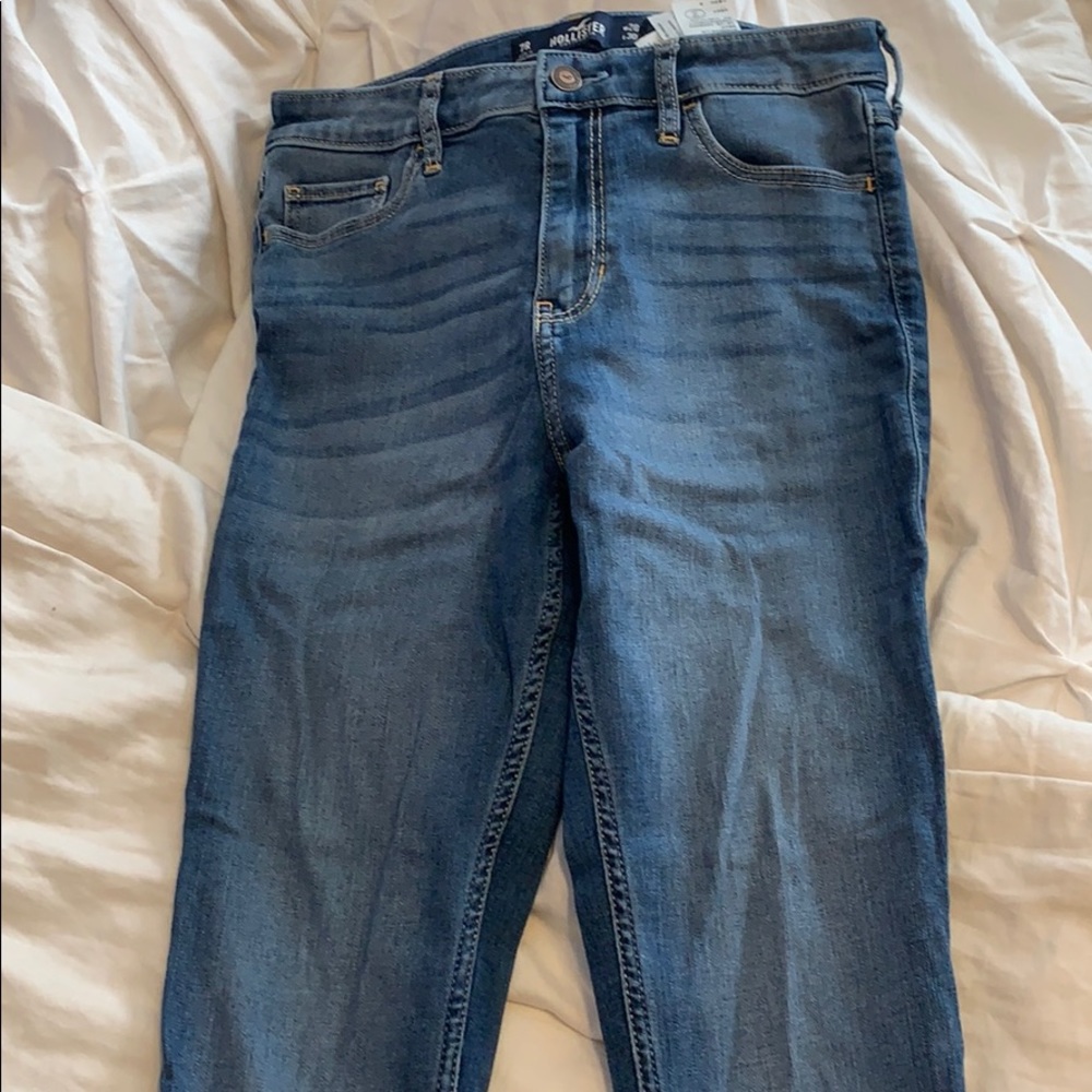 Hollister high rise super skinny jeans!! - Picture 3 of 3